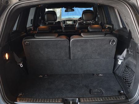 2016-Mercedes-AMG-GL-63-AMG_7