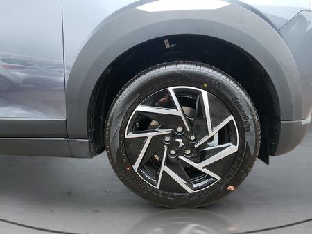 2026-Mahindra-XUV-3XO-12T-AX7L_10