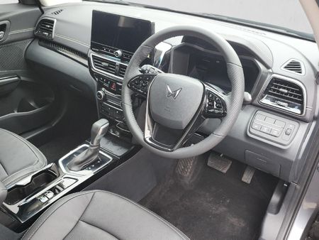 2026-Mahindra-XUV-3XO-12T-AX7L_12