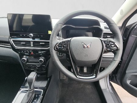 2026-Mahindra-XUV-3XO-12T-AX7L_13
