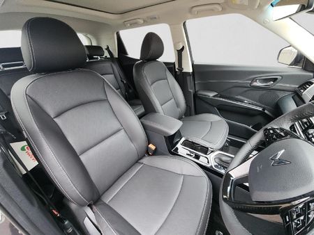 2026-Mahindra-XUV-3XO-12T-AX7L_15