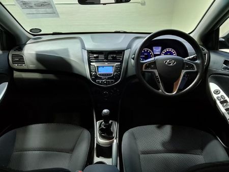 2013-Hyundai-Accent-16-GLS-Fluid_16