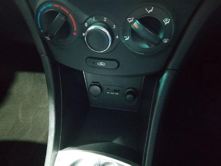 2013-Hyundai-Accent-16-GLS-Fluid_22