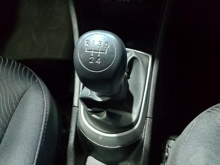 2013-Hyundai-Accent-16-GLS-Fluid_23