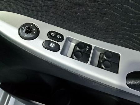 2013-Hyundai-Accent-16-GLS-Fluid_26