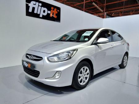 2013-Hyundai-Accent-16-GLS-Fluid_2