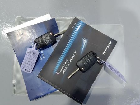 2013-Hyundai-Accent-16-GLS-Fluid_29