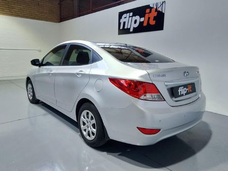 2013-Hyundai-Accent-16-GLS-Fluid_5