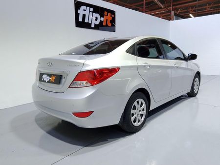 2013-Hyundai-Accent-16-GLS-Fluid_6