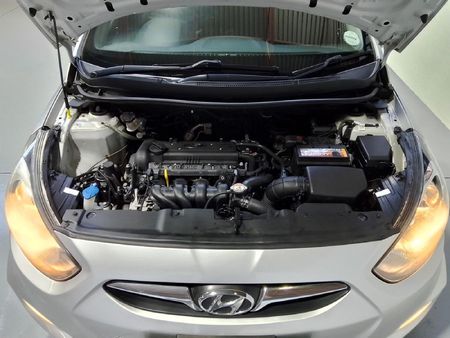 2013-Hyundai-Accent-16-GLS-Fluid_8