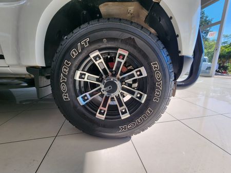 2022-Mahindra-Pik-Up-22-mHawk-S11-Auto-Double-Cab_10