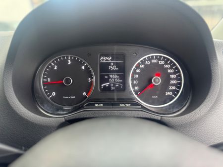 2013-Volkswagen-Polo-12-TDI-Bluemotion-5-dr_14