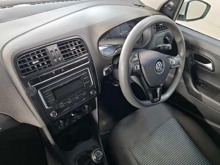 2020-Volkswagen-Polo-Vivo-14-Comfortline-5-dr_11