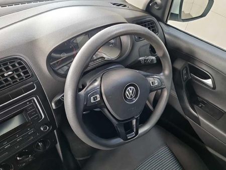 2020-Volkswagen-Polo-Vivo-14-Comfortline-5-dr_12