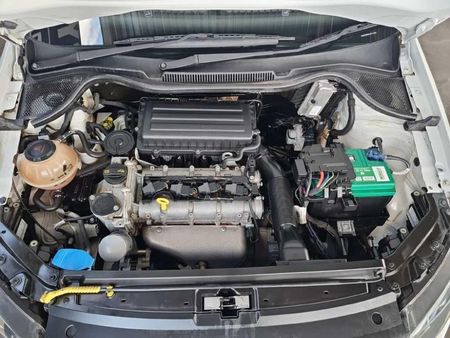 2020-Volkswagen-Polo-Vivo-14-Comfortline-5-dr_16