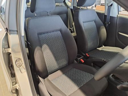 2026-Volkswagen-Polo-Vivo-14-Life_7