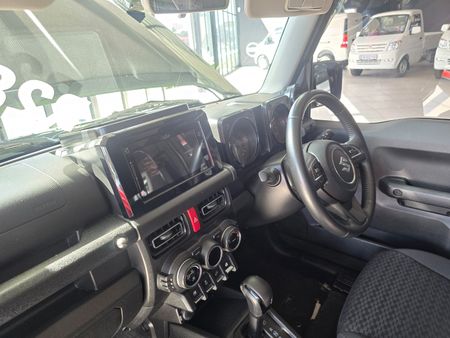 2020-Suzuki-Jimny-15-GLX-Auto_8