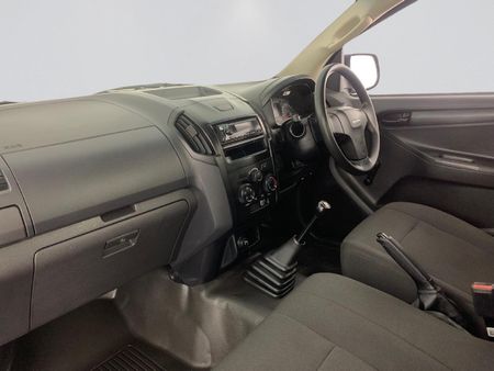 2023-Isuzu-D-Max-250C-Fleetside-Single-Cab_12