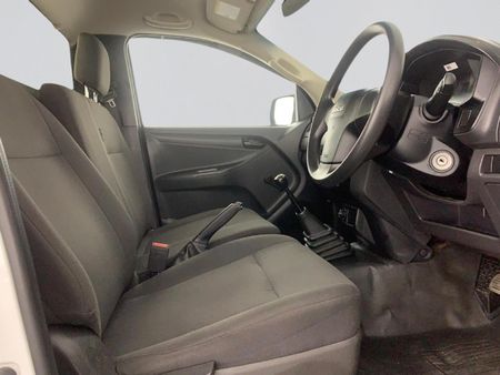 2023-Isuzu-D-Max-250C-Fleetside-Single-Cab_7
