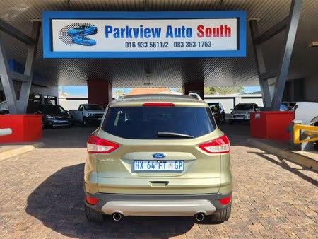 2015-Ford-Kuga-15-EcoBoost-Ambiente_2