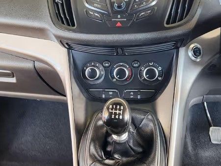 2015-Ford-Kuga-15-EcoBoost-Ambiente_7