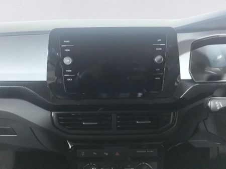 2026-Volkswagen-T-Cross-10-TSI-Life-Auto_10