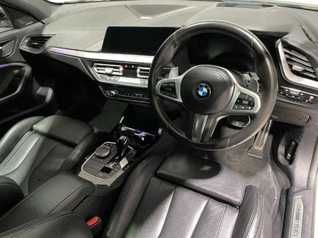 2022-BMW-1-Series-M135i-xDrive_10