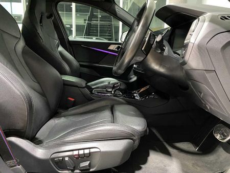 2022-BMW-1-Series-M135i-xDrive_11