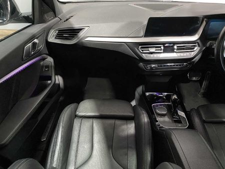 2022-BMW-1-Series-M135i-xDrive_13