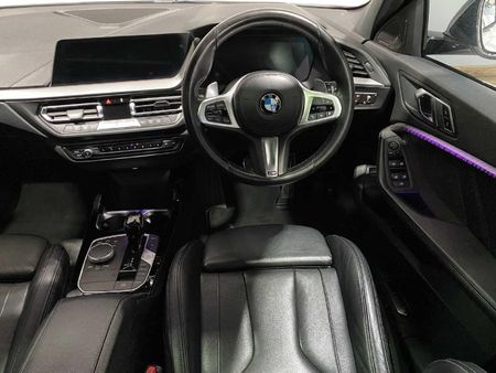 2022-BMW-1-Series-M135i-xDrive_16