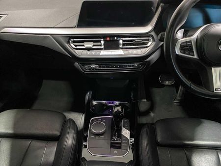 2022-BMW-1-Series-M135i-xDrive_17
