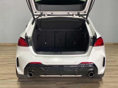 2022-BMW-1-Series-M135i-xDrive_18