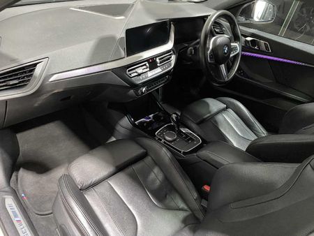 2022-BMW-1-Series-M135i-xDrive_7
