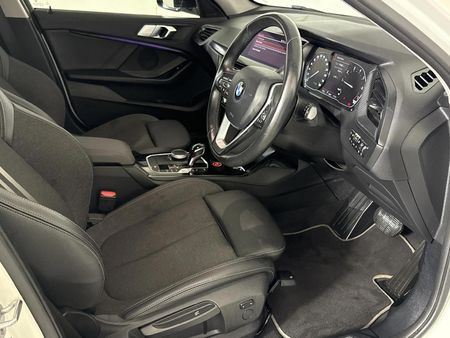 2021-BMW-1-Series-118i_9