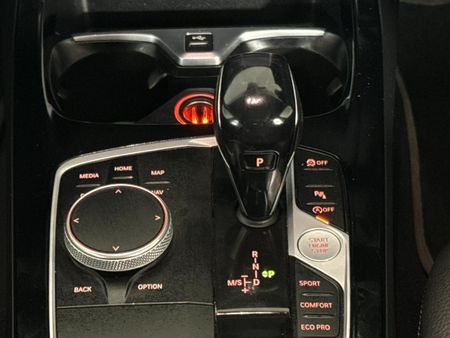 2021-BMW-1-Series-118i_10