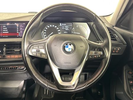 2021-BMW-1-Series-118i_12