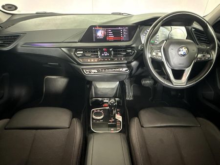 2021-BMW-1-Series-118i_1