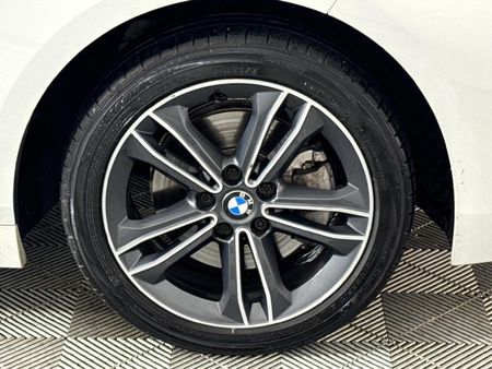 2021-BMW-1-Series-118i_4