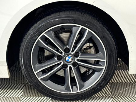 2021-BMW-1-Series-118i_5