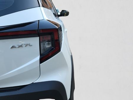 2026-Mahindra-XUV-3XO-12T-AX7L_11