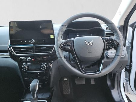 2026-Mahindra-XUV-3XO-12T-AX7L_13