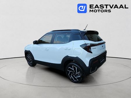 2026-Mahindra-XUV-3XO-12T-AX7L_4