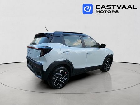 2026-Mahindra-XUV-3XO-12T-AX7L_6