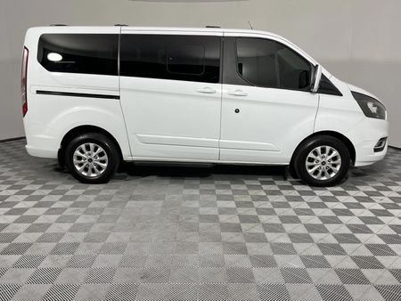 2021-Ford-Tourneo-Custom-LTD-22-TDCi-SWB-114kW_16