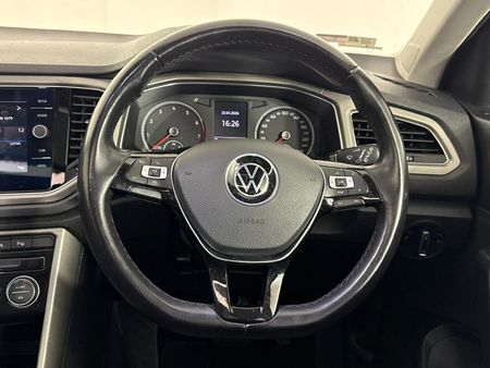 2022-Volkswagen-T-Roc-20-TSI-Design-4Mot-Auto_9