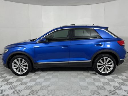 2022-Volkswagen-T-Roc-20-TSI-Design-4Mot-Auto_17