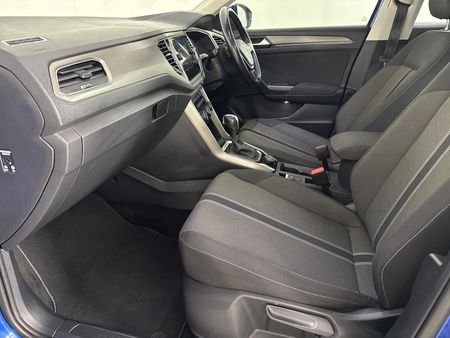 2022-Volkswagen-T-Roc-20-TSI-Design-4Mot-Auto_5