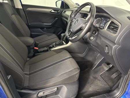 2022-Volkswagen-T-Roc-20-TSI-Design-4Mot-Auto_6