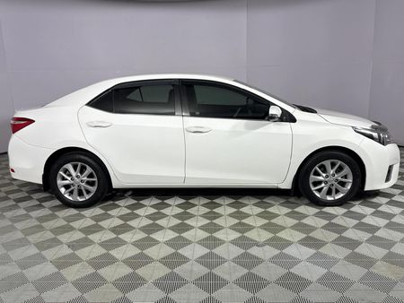 2015-Toyota-Corolla-18-High-Auto_16