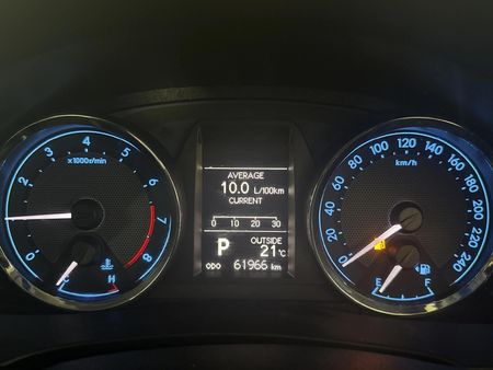 2015-Toyota-Corolla-18-High-Auto_2